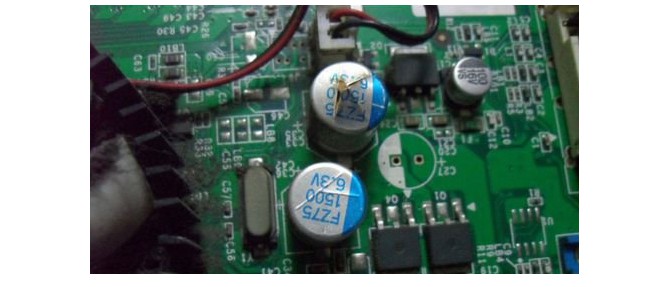 顯卡質(zhì)量問題導(dǎo)致電腦花屏死機(jī)1